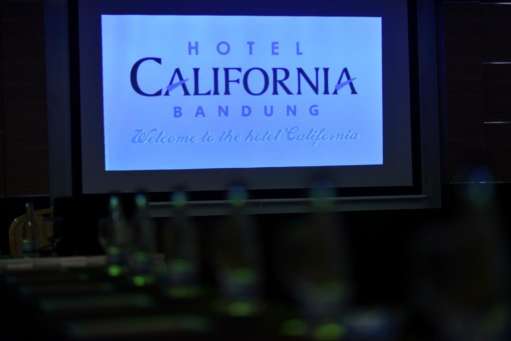 Hotel California Bandung Esterno foto